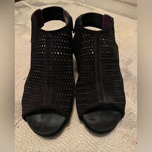 Van Eli Inez Black Suede Open-Toe Women's Shoes